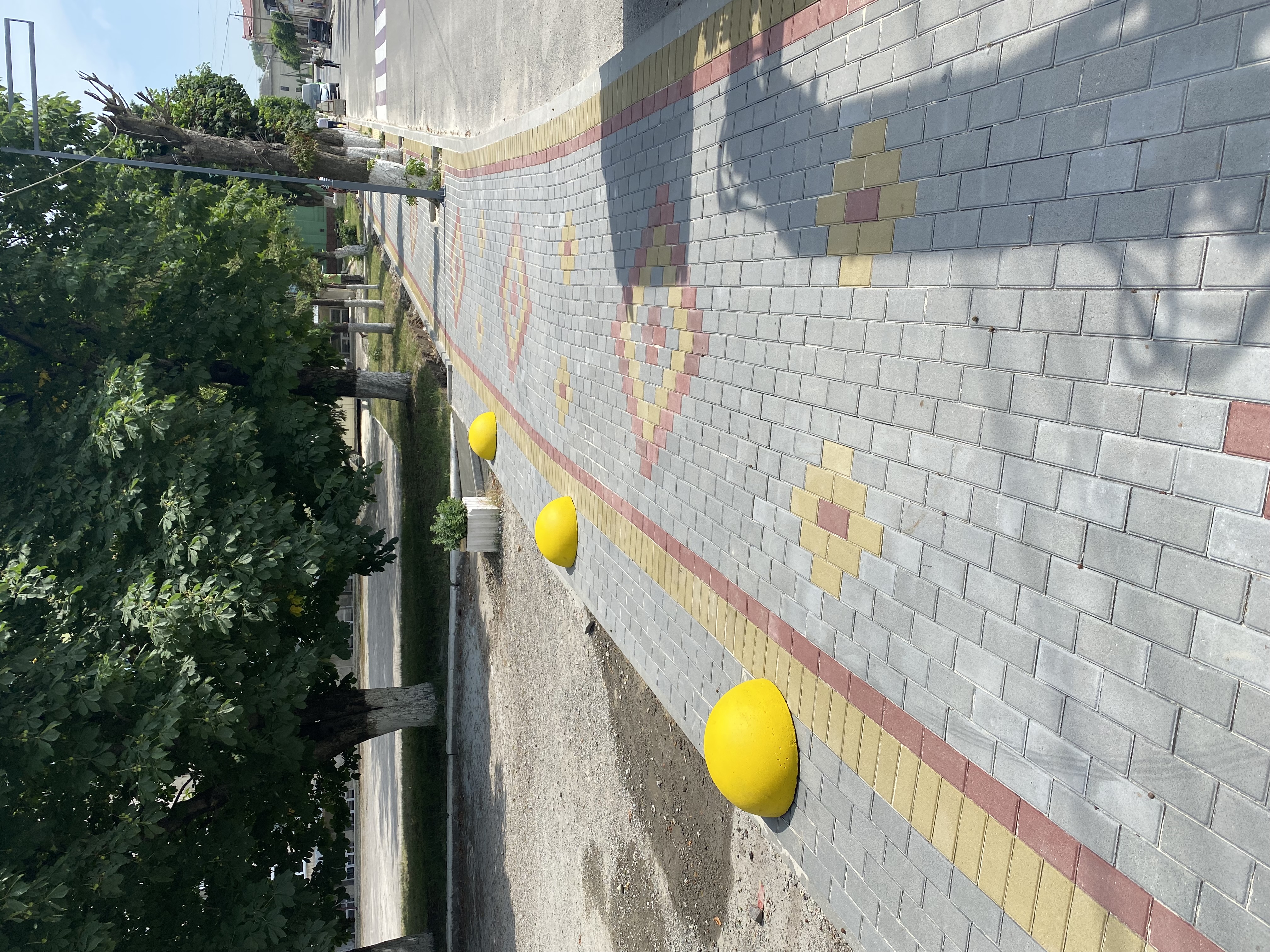 Набережна — кольорові обмежувачі